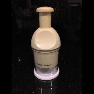 🌼 2 Quick Chop - A Kitchen Gadget Essential!